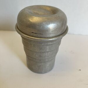Vintage Swirl Mixer Aluminum 6 Line I Cup Measuring Cup Lidded Shaker Vtg